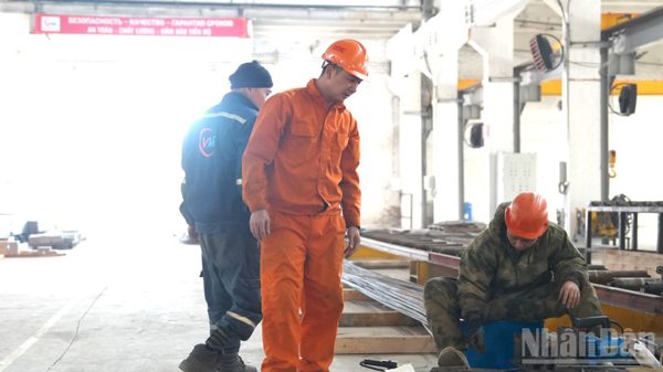 Người thợ Việt giữa Xứ sở Bạch dương