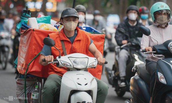 Người tiêu dùng bớt 'săn sale' online