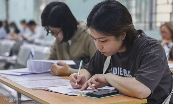 Người trẻ 'hẹp cửa' vào thị trường lao động