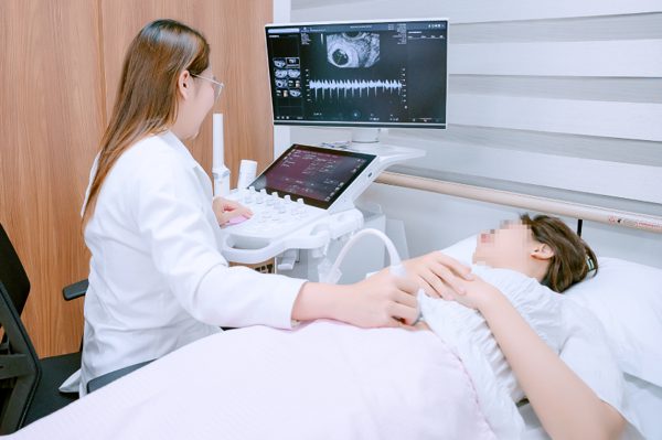 Người trẻ kết hôn muộn, chuyện sinh con tính như thế nào?