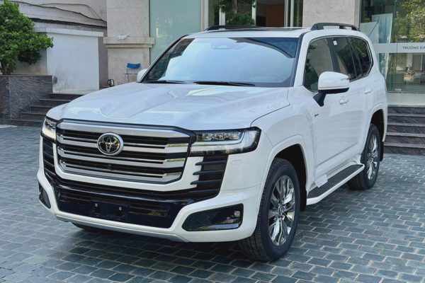 Người Việt chi gần 550 tỷ đồng mua Toyota Land Cruiser HEV trong một tháng
