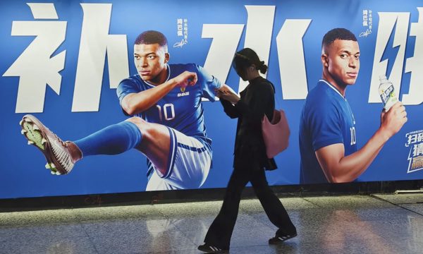 Nguồn cơn tấm ảnh chế gây sóng gió quốc tế của Mbappe