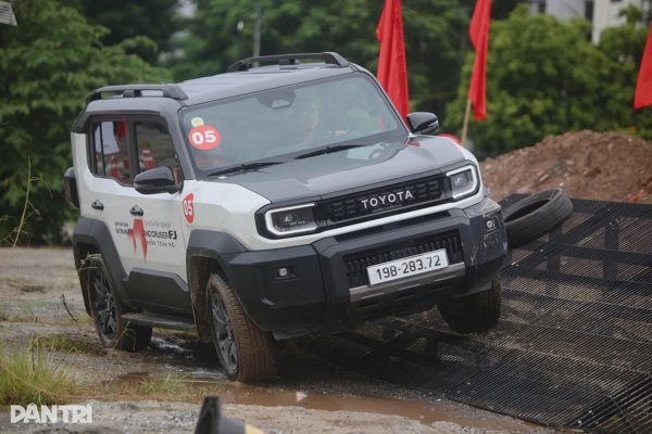 Nguồn cung hạn hẹp, Toyota Land Cruiser FJ vẫn bán tốt hơn nhiều xe hạng A