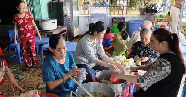 Nguyện giữ bếp cơm đỏ lửa đến cuối đời