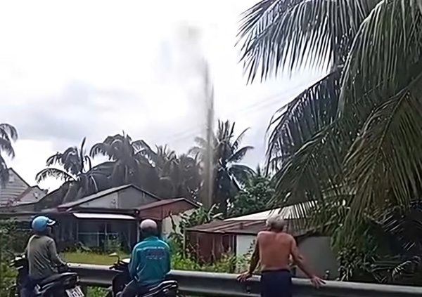 Nguyên nhân ban đầu hiện tượng giếng khoan phun cột nước cao 15 mét ở Vĩnh Long