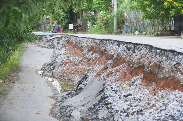 Nguyên nhân đường nhựa nứt toác, lún sâu hơn 2m ở Quảng Trị