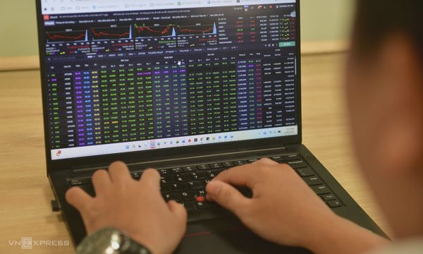 Nhà đầu tư ngoại rút hơn 400 triệu USD sau nửa tháng nâng hạng