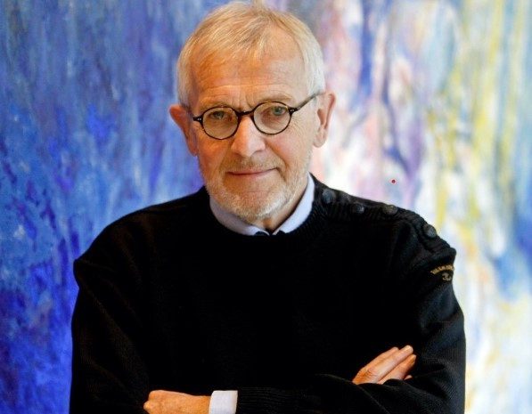 Nhà khoa học Mỹ giành giải Nobel Vật lý nhờ tìm ra hạt vô hình từ vũ trụ