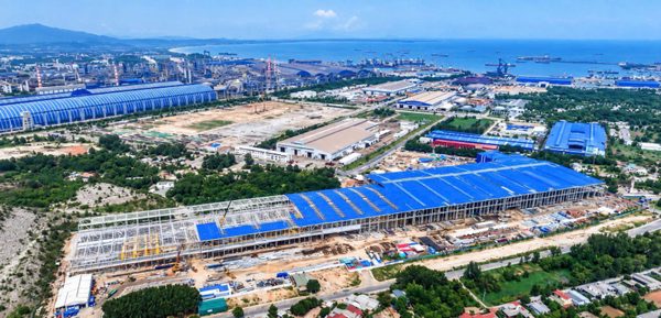 Nhà máy sản xuất ray đường sắt cao tốc đầu tiên của Hòa Phát đạt gần 70% tiến độ