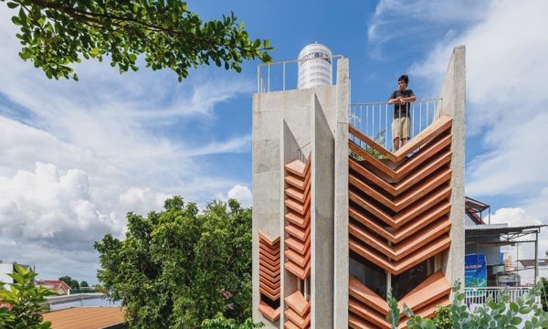 Nhà phố lấy cảm hứng từ vải thổ cẩm và đất đỏ bazan Tây Nguyên