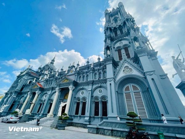 Nhà thờ Bác Trạch - "góc trời Âu" giữa miền quê ven biển Hưng Yên