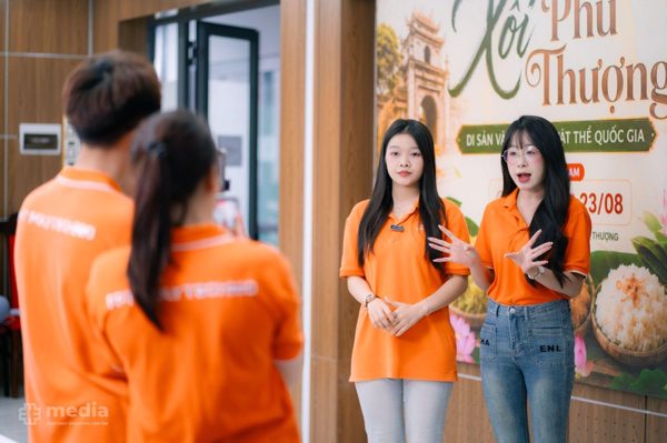 Nhà trường cùng sinh viên lên sóng livestream, nâng tầm Di sản xôi Phú Thượng thời 4.0