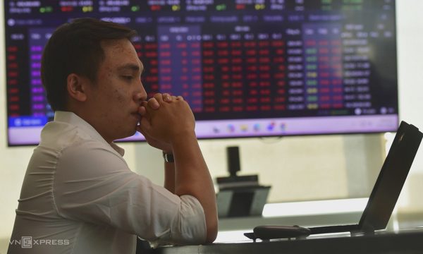 Nhà Từ Liêm đầu tư chứng khoán tạm lỗ trăm tỷ đồng