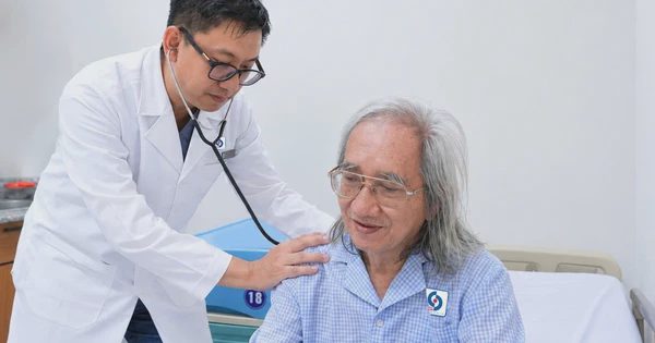 Nhà văn Nhật Chiêu bị nhồi máu cơ tim cấp khi dọn sách do nhà ngập