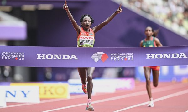 Nhà vô địch marathon thế giới dương tính với doping