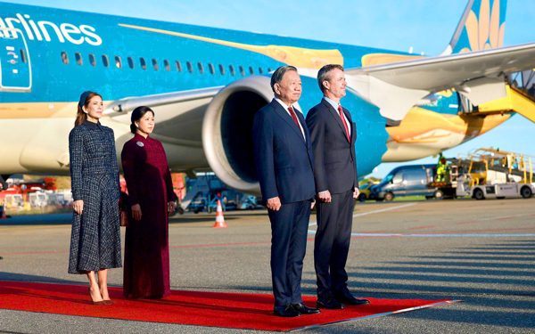 Nhà vua Đan Mạch và Hoàng hậu đích thân đón Tổng Bí thư, Chủ tịch nước Tô Lâm và Phu nhân tại sân bay
