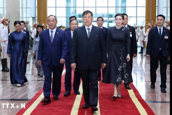 Nhà vua Thái Lan và Hoàng hậu bắt đầu thăm Việt Nam