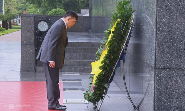 Nhà vua Thái Lan vào Lăng viếng Chủ tịch Hồ Chí Minh
