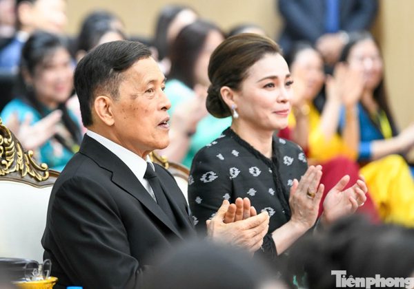 Nhà vua và Hoàng hậu Thái Lan thăm Trường Đại học Hà Nội