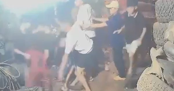Nhắc nhở hát karaoke, nam thanh niên bị nhóm hơn 10 người đánh nhập viện