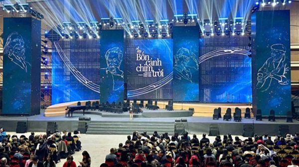 Nhạc sĩ Vũ Quang Trung nói lý do ngừng diễn show 'về đây bốn cánh chim trời'