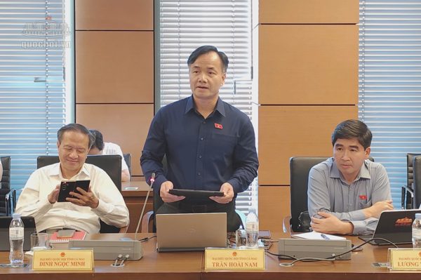 Nhắc tâm lý "cứ mua đất là thắng", đại biểu đề nghị giữ công chứng đất đai