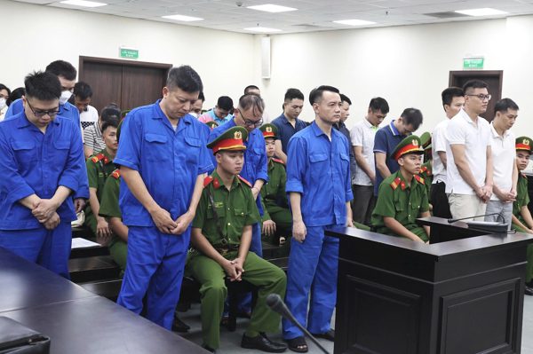 Nhận 140.000 USD chạy án cho công ty sữa giả, cựu công an lĩnh 12 năm tù
