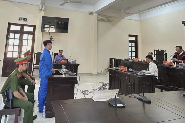Nhận án 10 tháng tù giam vì mua bán thông tin tài khoản ngân hàng