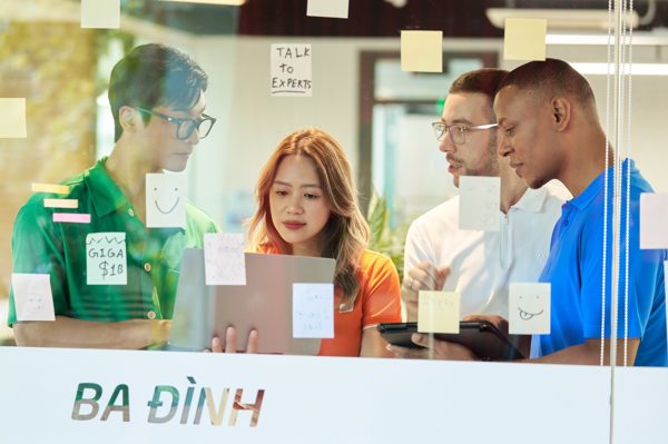 Nhân sự công nghệ FPT tăng gần 4% giữa làn sóng tái cơ cấu vì AI trên toàn cầu