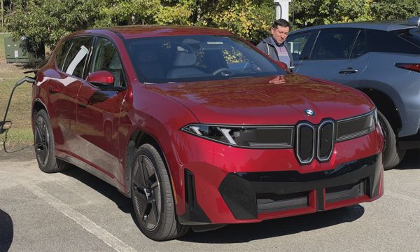 Nhân viên BMW đổ xô xem gói bồi thường nghỉ việc làm sập hệ thống