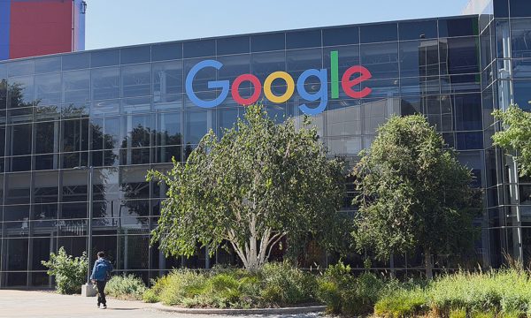 Nhân viên Google từ chức vì lo AI 'phát triển quá nhanh'