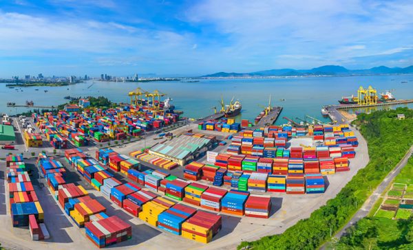 Nhập khẩu phục vụ sản xuất tăng: Có thiết lập năng lực sản xuất mới?