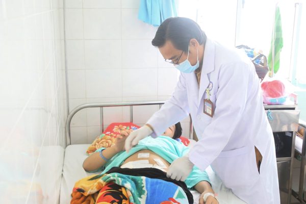 Nhập viện mổ cấp cứu vì trò đùa của đồng nghiệp trong giờ làm