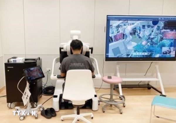 Nhật Bản lần đầu thử nghiệm thành công phẫu thuật từ xa bằng robot