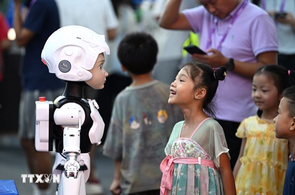 Nhật Bản: Robot gia đình bước vào kỷ nguyên tương tác cảm xúc