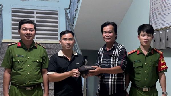 Nhặt được 50 triệu đồng đem tìm người trả