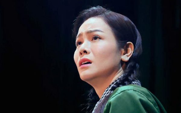 Nhật Kim Anh hết hồn khi vé vở 'Cuốn truyện bị đốt' đã phát hết trong 3 tiếng