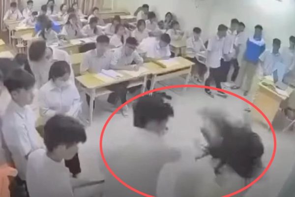 Nhiều băn khoăn từ vụ nam sinh hành hung cô giáo ở Hà Nội