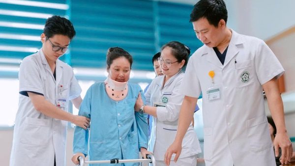 Nhiều bệnh nhân nước ngoài tìm đến Việt Nam điều trị bệnh hiểm nghèo