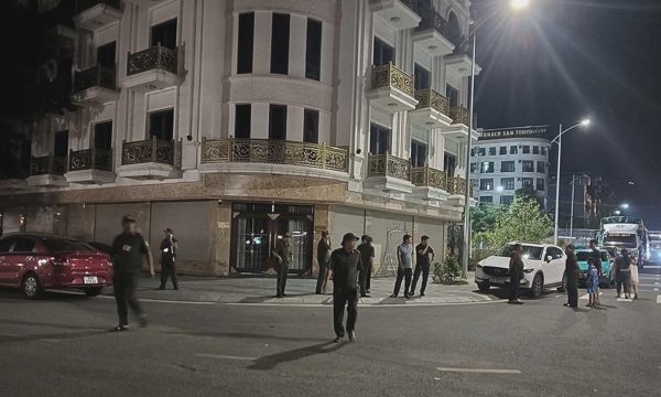 Nhiều công an, kiểm sát viên xuất hiện ở nhà Hải 'Sapa TV'