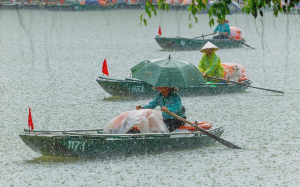 Nhiều điểm du lịch ở Ninh Bình tạm dừng đón khách do mưa lớn