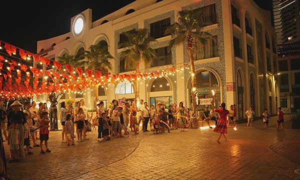 Nhiều hoạt động giải trí đêm cho du khách tại Alora Nha Trang