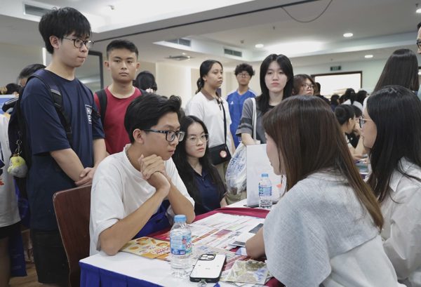 Nhiều học sinh Việt từ bỏ 'giấc mơ Mỹ'