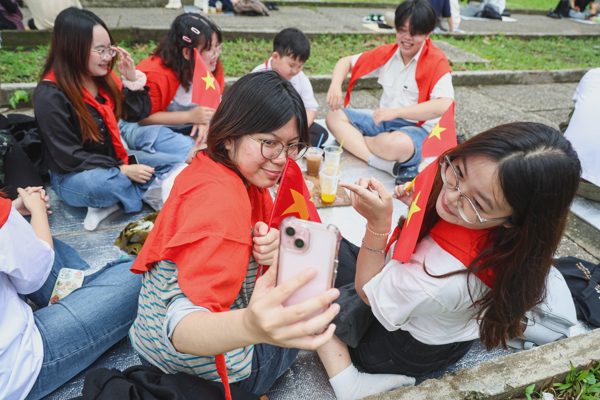 Nhiều lao động ngỡ ngàng vì được ở nhà 10 ngày, thưởng 1 triệu đồng dịp 2/9