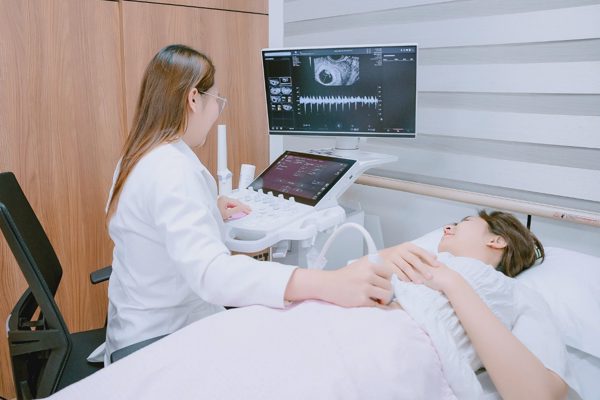 Nhiều người dự định có con sau 35 tuổi vì thấy mình vẫn còn... trẻ, khỏe