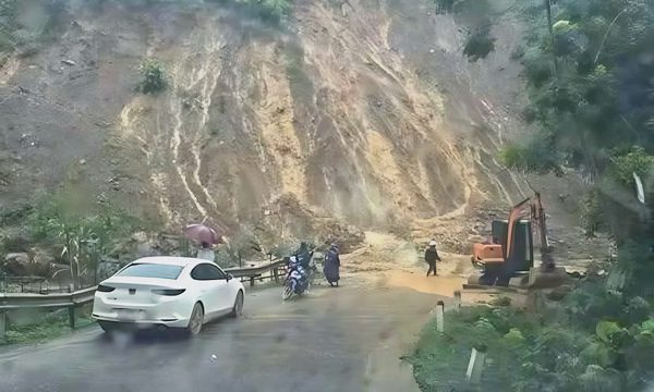 Nhiều quốc lộ qua Nghệ An sạt lở