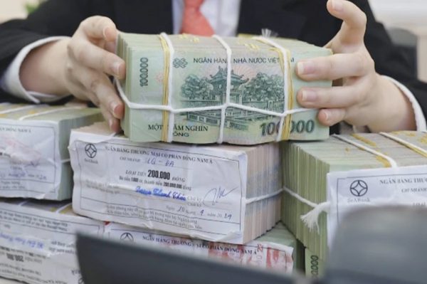 Nhiều sếp ngân hàng cam kết giảm lãi suất sau cuộc họp “nóng” với Thống đốc