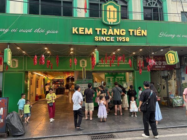 Nhiều thực khách tiếc nuối khi Kem Tràng Tiền dừng bán tại số 35 Tràng Tiền