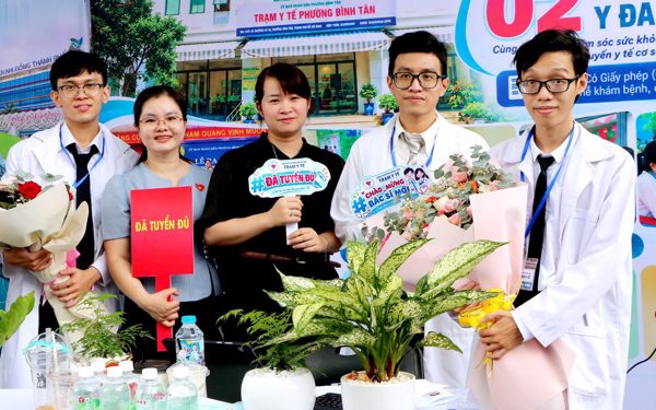 Nhiều trạm y tế TP.HCM tuyển đủ bác sĩ ngay trong buổi sáng ở ngày hội việc làm