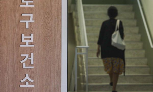 Nhiều trung tâm y tế công tại Seoul chật vật tìm bác sĩ